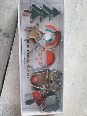 NWT - Meri Meri Christmas or Holiday Mini Cookie or Pie Crust Cutters Set of 7